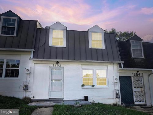 e-122-1852 Village Green Dr, LANDOVER, MD, 20785-4119 | Card Image