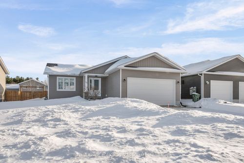 11 Terrance Dr, Petawawa, ON, K8H0G3 | Card Image