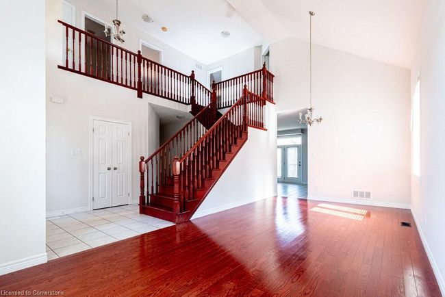 39 Naomi Crt, House other with 4 bedrooms, 3 bathrooms and 6 parking in Ancaster ON | Image 11