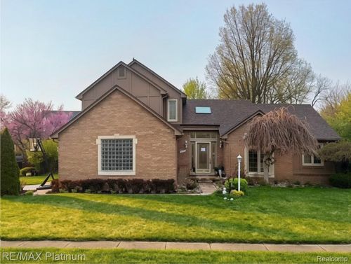 14751 Ashton Ln, Shelby Twp, MI, 48315-4908 | Card Image