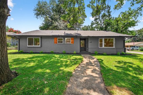 2705 N Ricketts St, Sherman, TX, 75092-2439 | Card Image