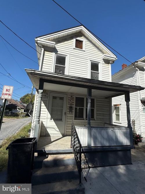 130 S Valley St, MARTINSBURG, WV, 25401-2704 | Card Image