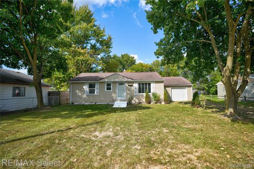 7079 Houghton Dr, Davison, MI, 48423-2335 | Card Image