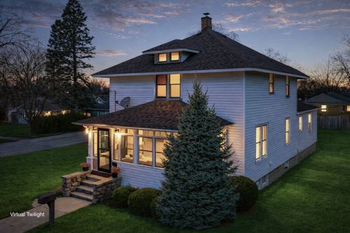 607 W Burbank St, Harvard, IL, 60033-2123 | Card Image