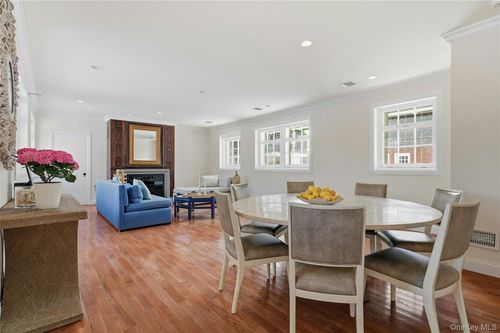 74 Peacock Ln, Locust Valley, NY, 11560-1019 | Card Image