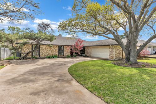 4541 Saldana Dr, Fort Worth, TX, 76133-6240 | Card Image