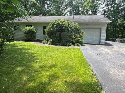 467 Blews Way, New Castle, PA, 16105-1475 | Card Image
