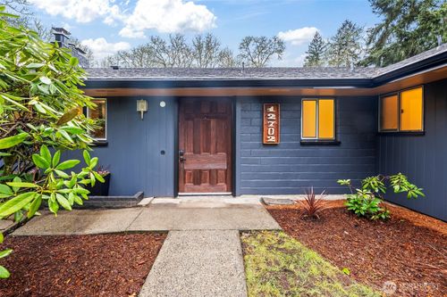 12702 Ave Avenue Dubois Sw, Lakewood, WA, 98498-5230 | Card Image