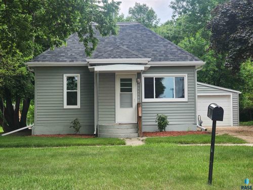 712 S Egan Ave, Madison, SD, 57042-3423 | Card Image