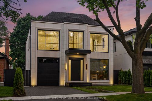 121 Edgecroft Rd, Etobicoke, ON, M8Z2C2 | Card Image