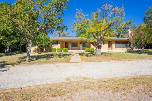 133 Royal Oaks Rd, Kerrville, TX, 78028-6238 | Card Image