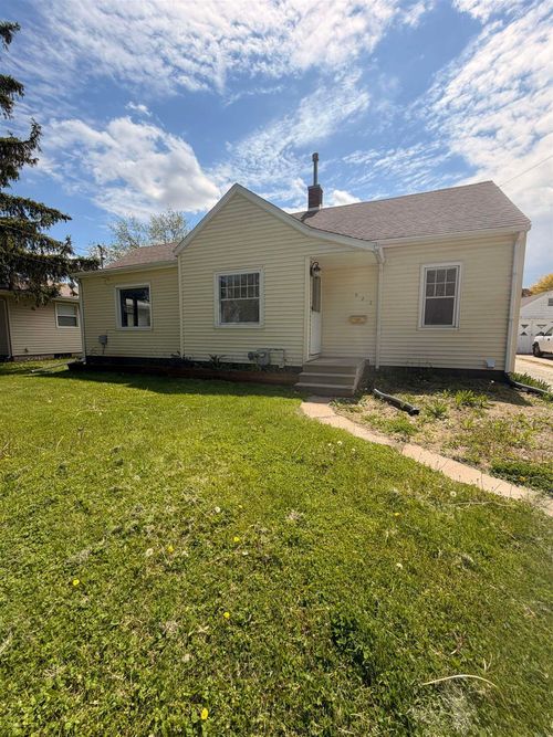 922 E Mitchell Ave, Waterloo, IA, 50702-3341 | Card Image