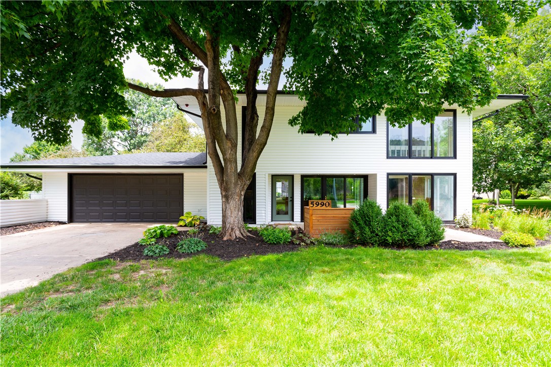 Mapletree Cir, Johnston, IA 50131
