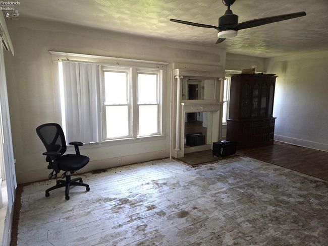 91 1 St Ave, House other with 6 bedrooms, 2 bathrooms and 2 parking in Tiffin OH | Image 9