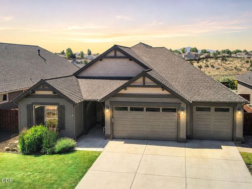 895 Ne Hudspeth Cir, Prineville, OR, 97754-1670 | Card Image