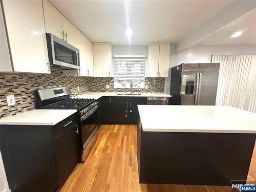 456 9th St, Palisades Park, NJ, 07650-2326 | Card Image