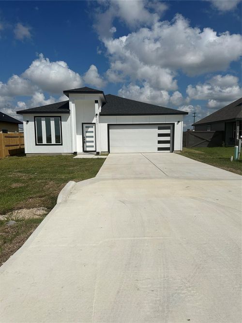 1035 Road 5501, Cleveland, TX, 77327-4493 | Card Image