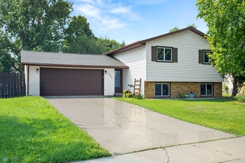 1808 25th Ave S, Fargo, ND, 58103-5126 | Card Image