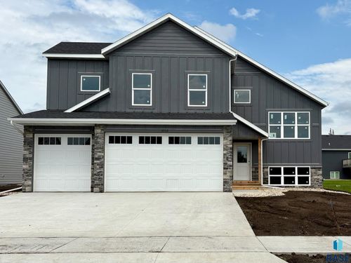5932 S Coneflower Ave, Sioux Falls, SD, 57108-4560 | Card Image