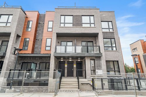 18-22 Lytham Green Cir, Newmarket, ON, L3Y7N4 | Card Image