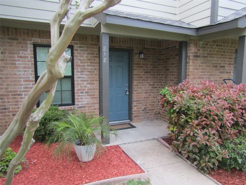 818 W Collins St, Denton, TX, 76201-7175 | Card Image