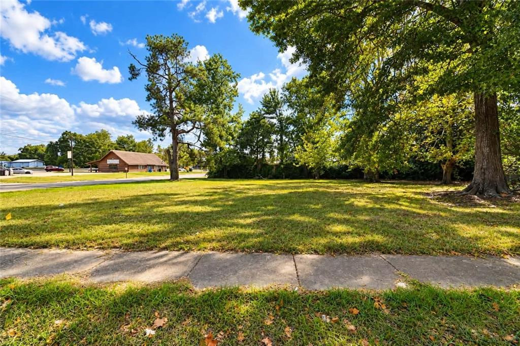 Land in Oakdale