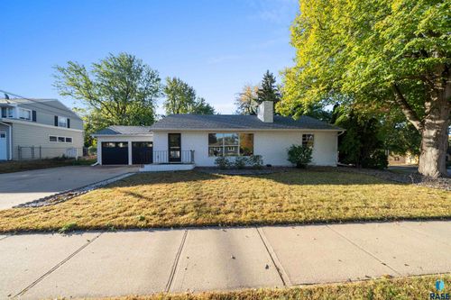 2025 W 20th St Street, Sioux Falls, SD, 57105 | Card Image