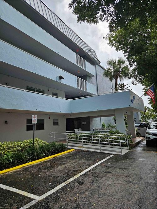 apt-408-3600 Ne 170th St, North Miami Beach, FL, 33160-3146 | Card Image