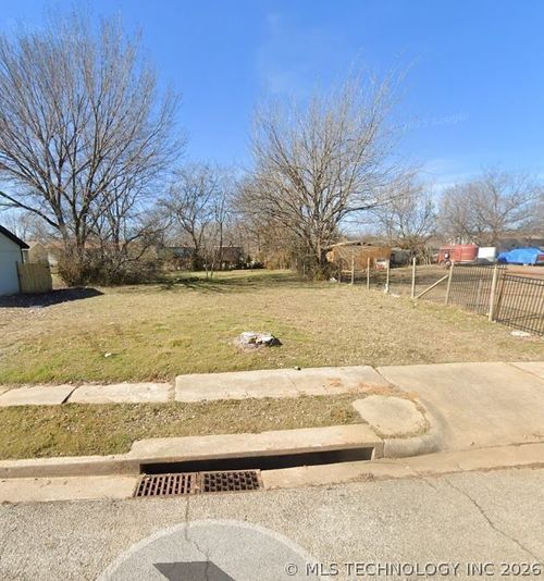 6370 N Cheyenne Ave, Tulsa, OK, 74126-1415 | Card Image