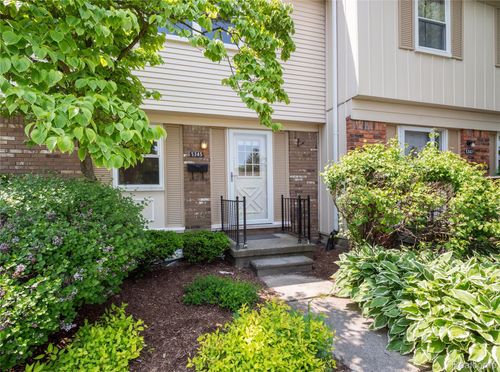5345 Breeze Hill Pl, Troy, MI, 48098-2707 | Card Image