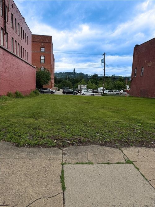 235 E 8th Avenue, Homestead, PA, 15120 | Card Image