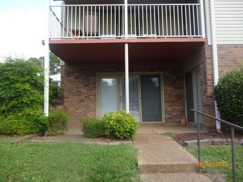 307 Village Ln W, Dickson, TN, 37055-2933 | Card Image