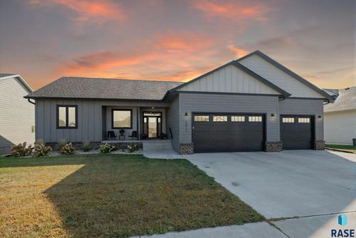 1012 S Nicholas Ave, Brandon, SD, 57005-1701 | Card Image
