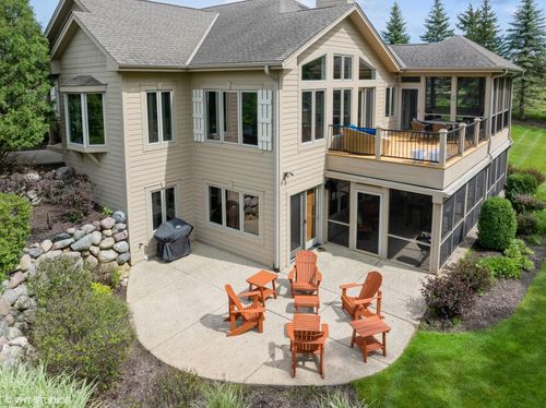 572 Trevino Dr, Lake Geneva, WI, 53147-4863 | Card Image