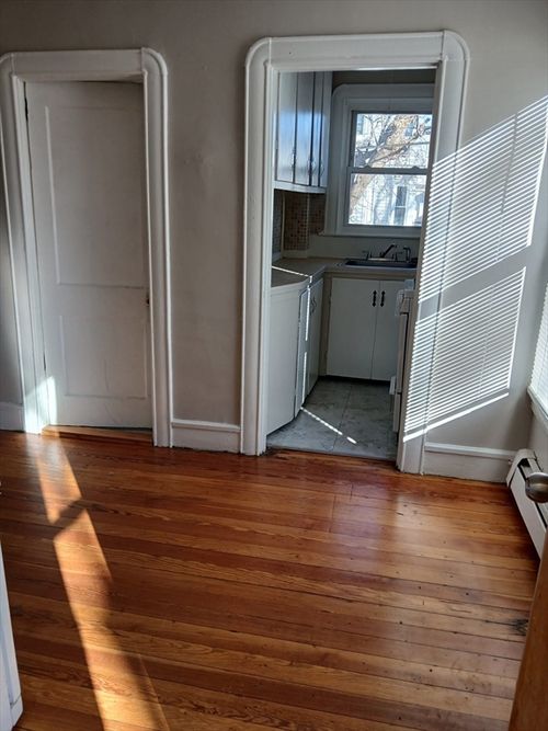 apt-6-229 Rock St, Fall River, MA, 02720-3241 | Card Image