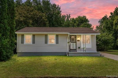 827 Madison Street, Home with 3 bedrooms, 1 bathrooms and null parking in Ypsilanti MI | Image 1