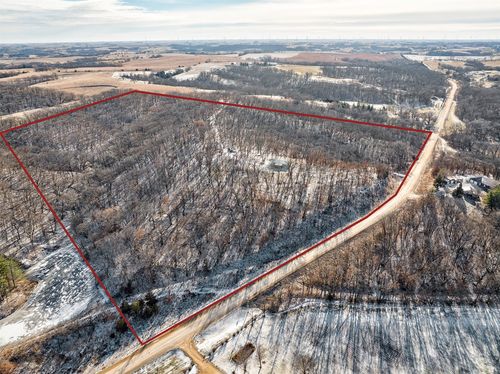 3190 Wax Trl, Dexter, IA, 50070-7527 | Card Image