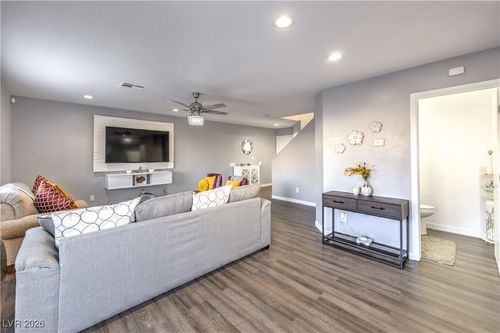 9062 Mackanos Ave, Las Vegas, NV, 89148-4918 | Card Image