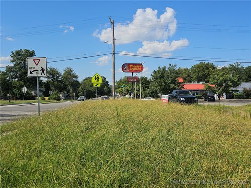 4801 S 33rd West Ave, Tulsa, OK, 74107-7423 | Card Image