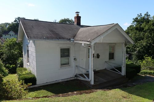 11 Edgewood Ave, Shelton, CT, 06484-5616 | Card Image