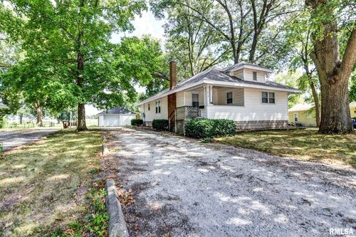 810 N Snodgrass St, Taylorville, IL, 62568-1462 | Card Image