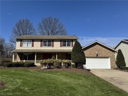 733 Austin Dr, Barberton, OH, 44203-4367 | Card Image
