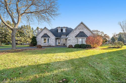 3972 Chevron Dr, Highland, MI, 48356-1720 | Card Image