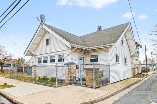 3911 Crossan Ave, Atlantic City, NJ, 08401-1165 | Card Image