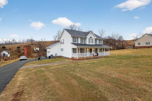 45 Oak Lawn Cir, Lebanon, VA, 24266-6600 | Card Image