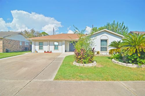 1716 Dolphin Dr, Seabrook, TX, 77586-2956 | Card Image