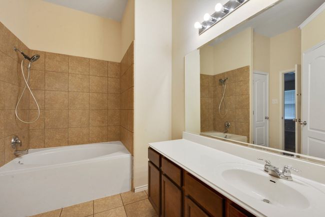 291 Cold Spg, House other with 4 bedrooms, 2 bathrooms and 4 parking in Buda TX | Image 14