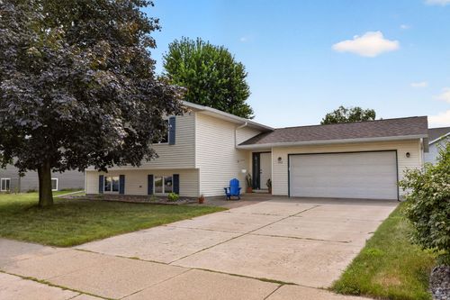 1113 10th Ave N, Onalaska, WI, 54650-2108 | Card Image