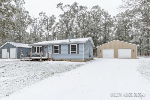 7690 Arrowroot Trl, Gaylord, MI, 49735-8639 | Card Image