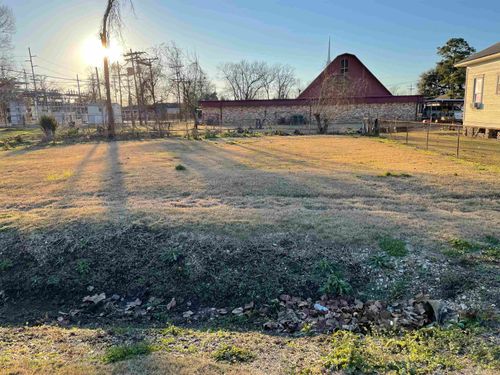 1085 Center St, Beaumont, TX, 77701-1330 | Card Image